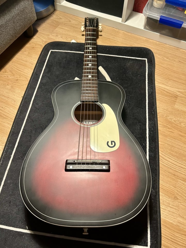 Gretsch G9500 Jim Dandy + Funda de segunda mano · Foto 5 de 6 · Valencia · 140 €