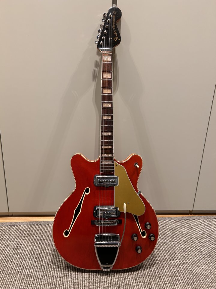 Fender Coronado II (1967) - Candy Apple Red con Vibrato Original
