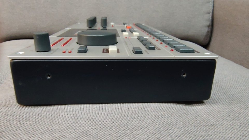 Elektron Machinedrum SPS-1 mk II + extras (decksaver, funda, soporte...)