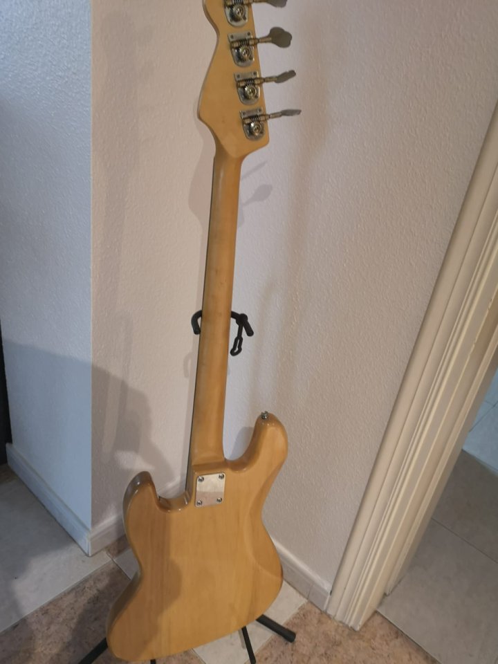 Bajo Jazz Bass NO Fender