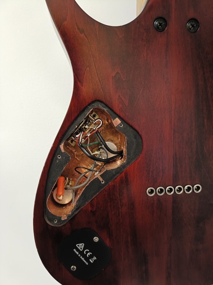 Ibanez RG premium 721W de segunda mano · Foto 5 de 7 · Madrid · 490 €