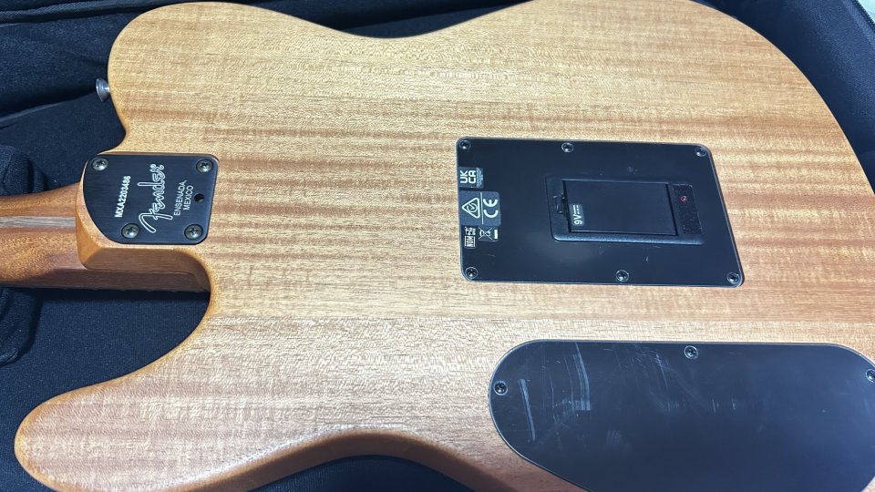 Impresionante Guitarra Fender Acoustasonic Player de segunda mano · Foto 4 de 5 · Segovia · 850 €