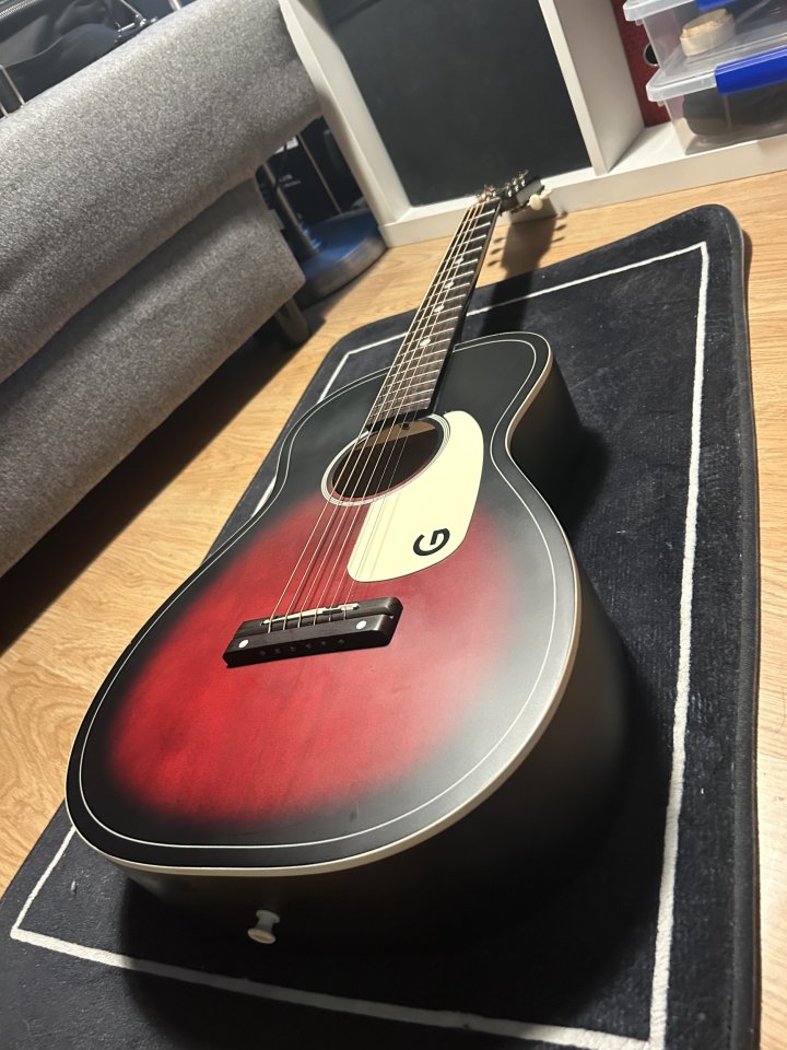 Gretsch G9500 Jim Dandy + Funda de segunda mano · Foto 6 de 6 · Valencia · 140 €