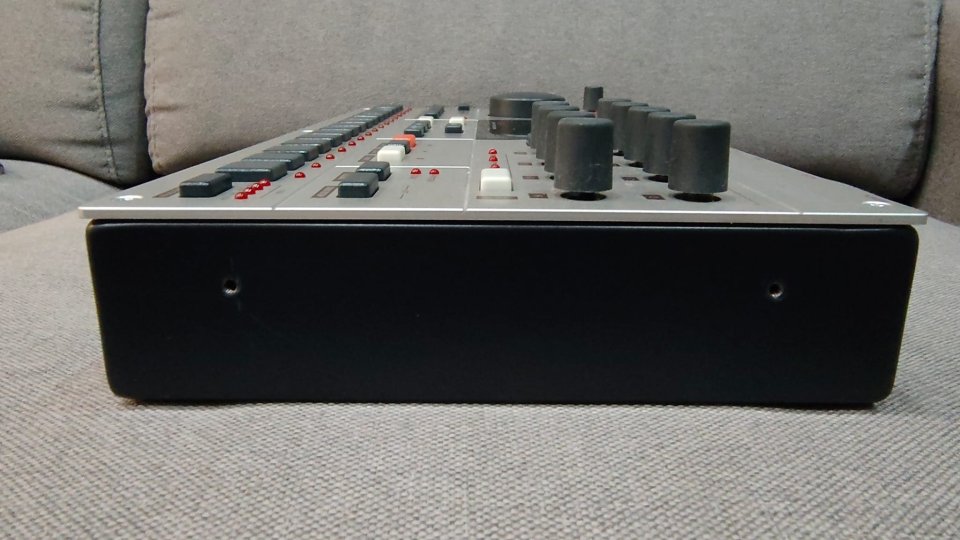 Elektron Machinedrum SPS-1 mk II + extras (decksaver, funda, soporte...)