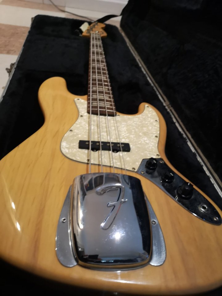 Bajo Jazz Bass NO Fender