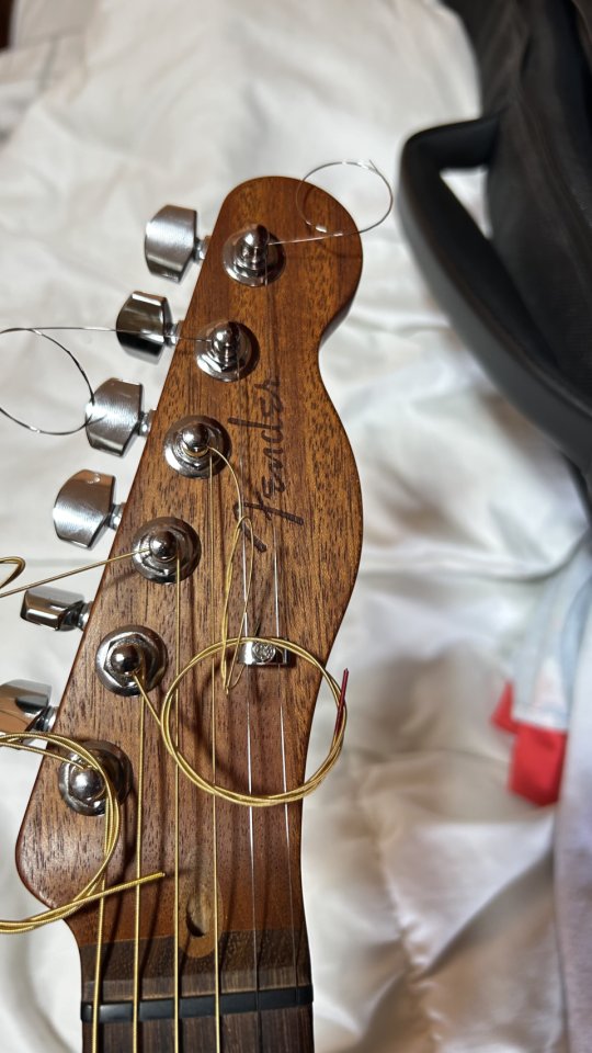 Impresionante Guitarra Fender Acoustasonic Player de segunda mano · Foto 3 de 5 · Segovia · 850 €