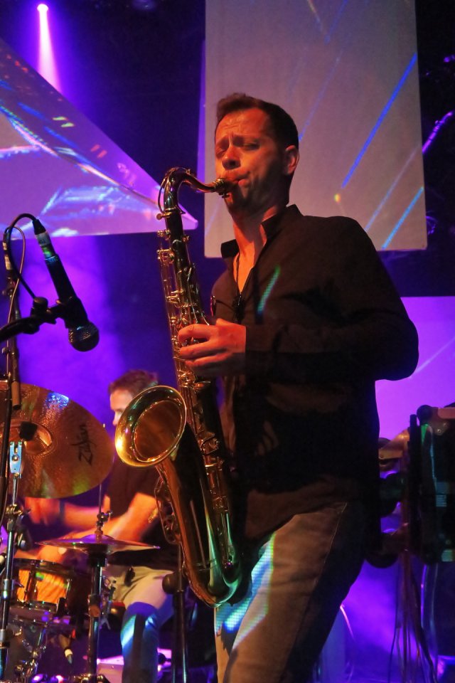 Nueva Banda Funk-Soul busca Guitarra de segunda mano · Foto 1 de 2 · Madrid