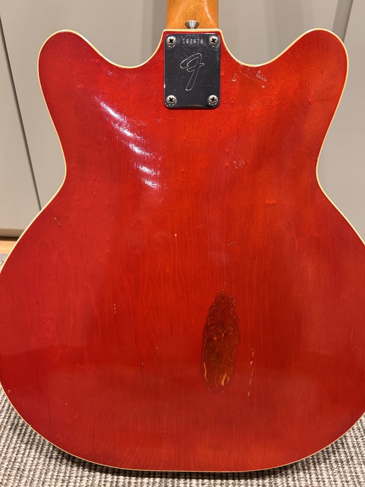 Fender Coronado II (1967) - Candy Apple Red con Vibrato Original