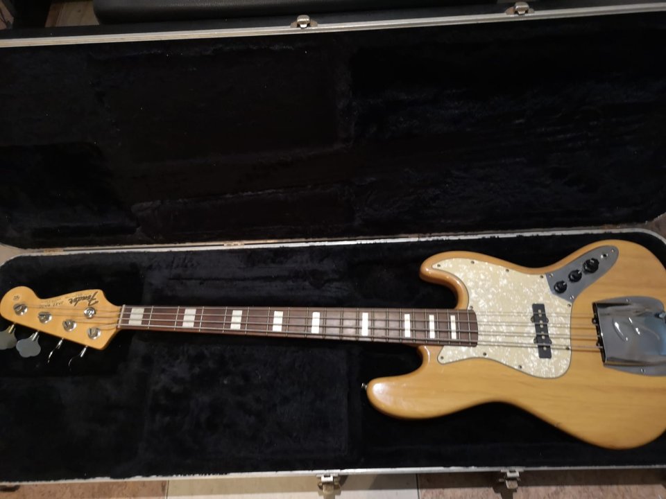 Bajo Jazz Bass NO Fender