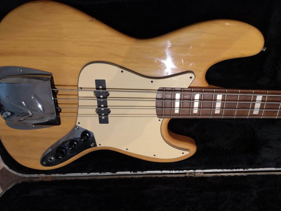 Bajo Jazz Bass NO Fender
