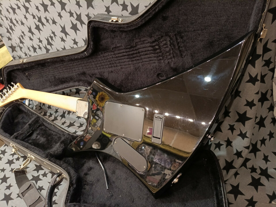 Jackson Kelly Ke3 90s  made in Japan ,con Floyd Rose y EMG 81 + ESTUCHE