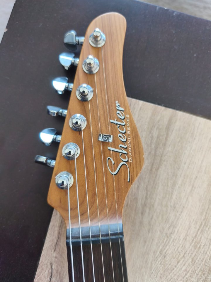 Guitarra eléctrica Schecter Diamond Series / Color Turquesa.
