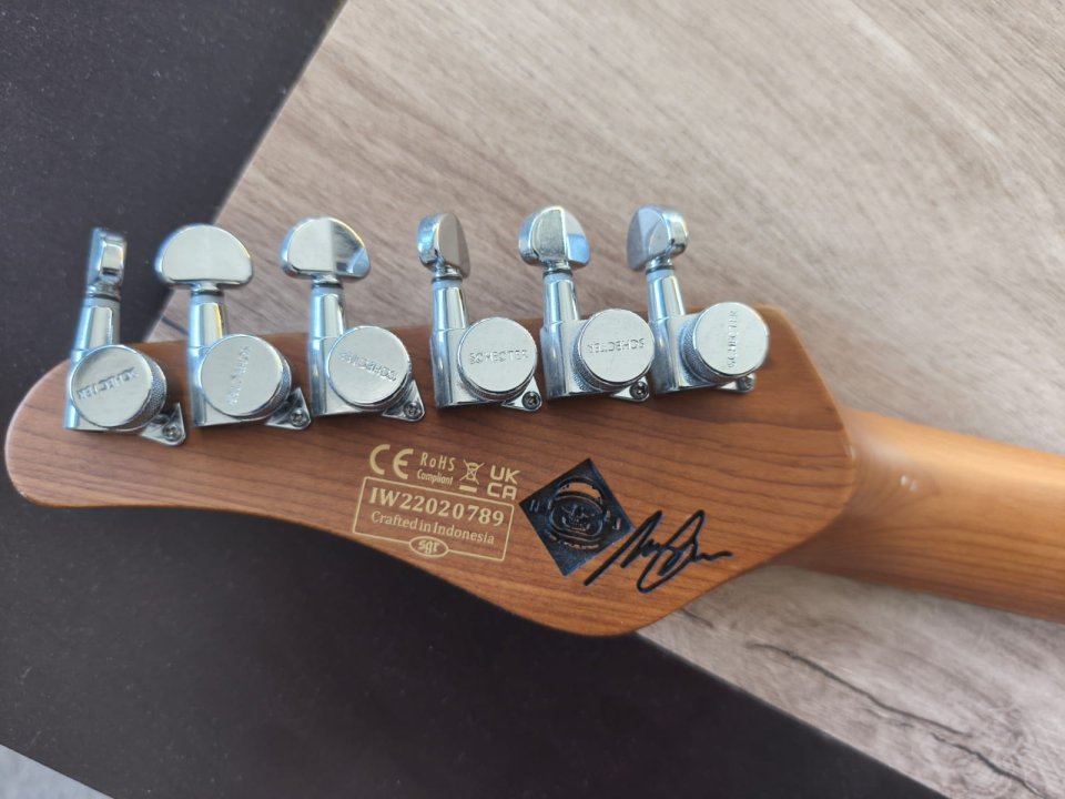 Guitarra eléctrica Schecter Diamond Series / Color Turquesa.