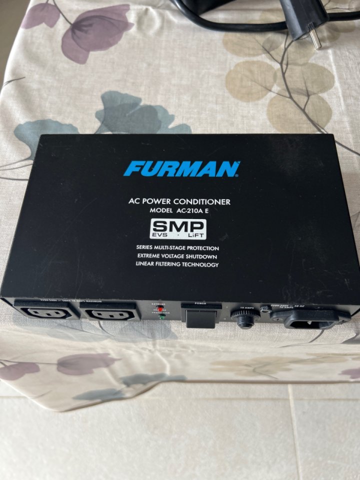 Acondicionador de corriente Furman de segunda mano · Illes Balears · 70 €