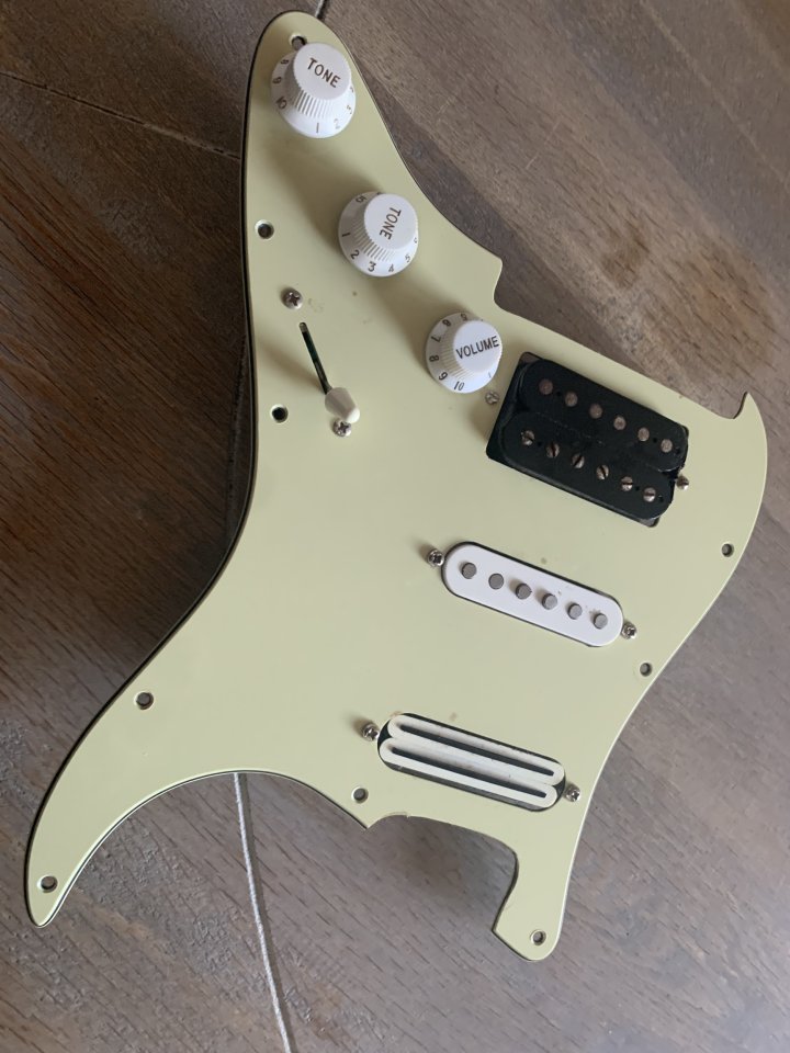 Vendo/cambio stratocaster body de segunda mano · Foto 4 de 5 · Madrid · 150 €