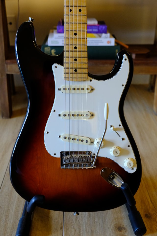 Fender American Standard Stratocaster 2016 (con modificaciones) de segunda mano · Foto 1 de 9 · Madrid · 1200 €