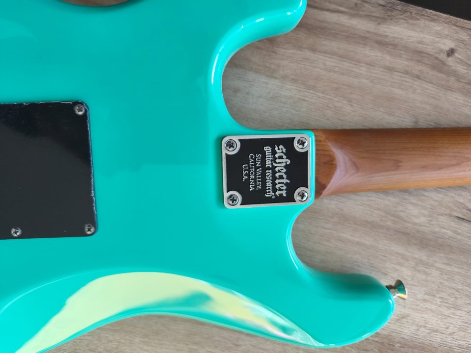 Guitarra eléctrica Schecter Diamond Series / Color Turquesa.