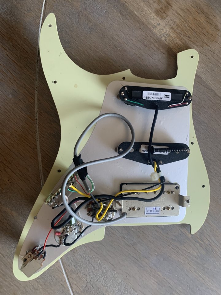 Vendo/cambio stratocaster body de segunda mano · Foto 5 de 5 · Madrid · 150 €