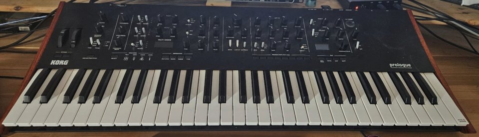 Korg Prologue 16 de segunda mano · Sevilla · 1325 €