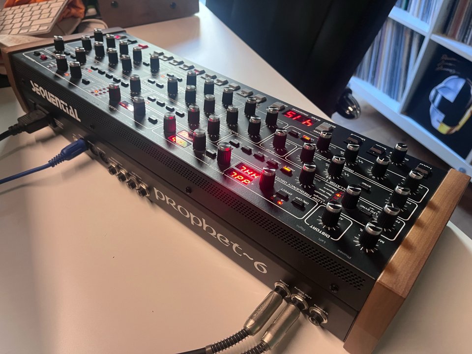 Sequential Prophet 6 Desktop de segunda mano · Foto 3 de 7 · Barcelona · 1850 €