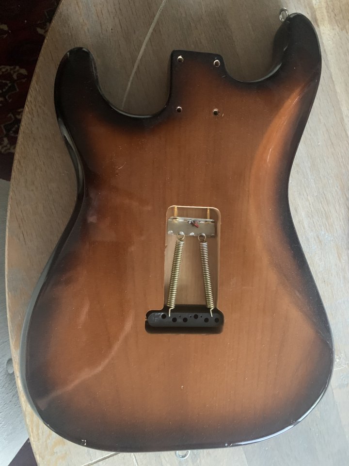 Vendo/cambio stratocaster body de segunda mano · Foto 2 de 5 · Madrid · 150 €