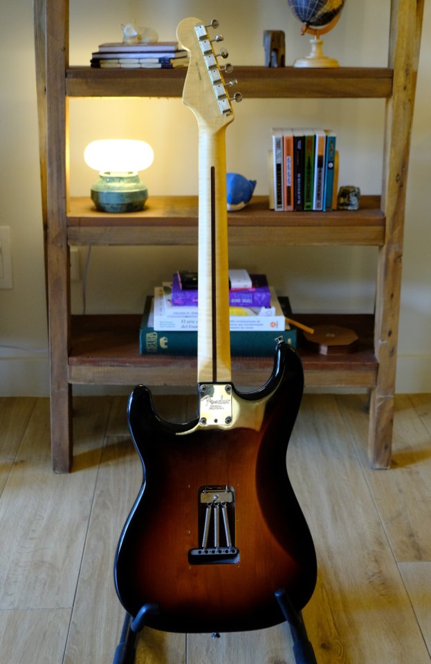 Fender American Standard Stratocaster 2016 (con modificaciones) de segunda mano · Foto 7 de 9 · Madrid · 1200 €