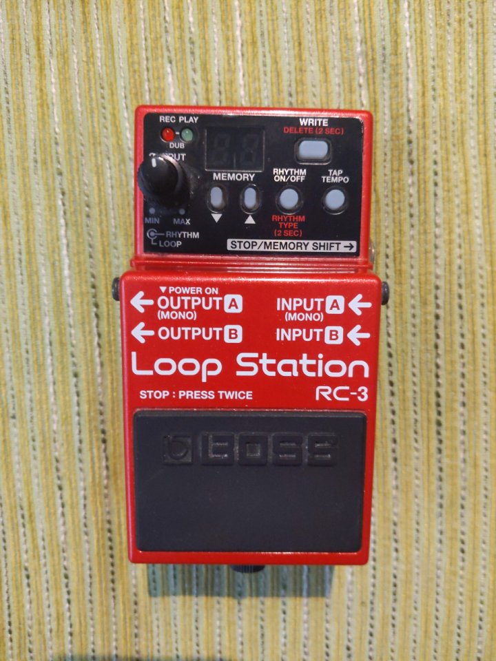 Boss RC3 loop station