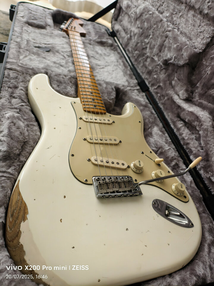 Fender Stratocaster 1979 con mods. 3,8 KGS REBAJA UNOS DÍAS