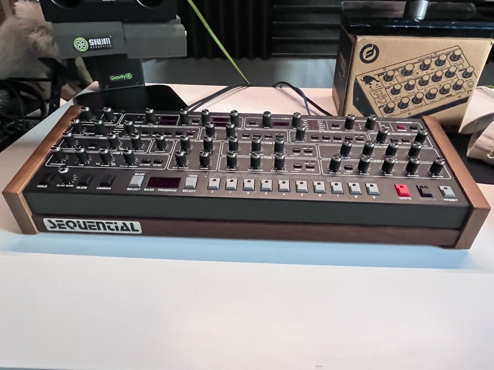 Sequential Prophet 6 Desktop de segunda mano · Foto 6 de 7 · Barcelona · 1850 €