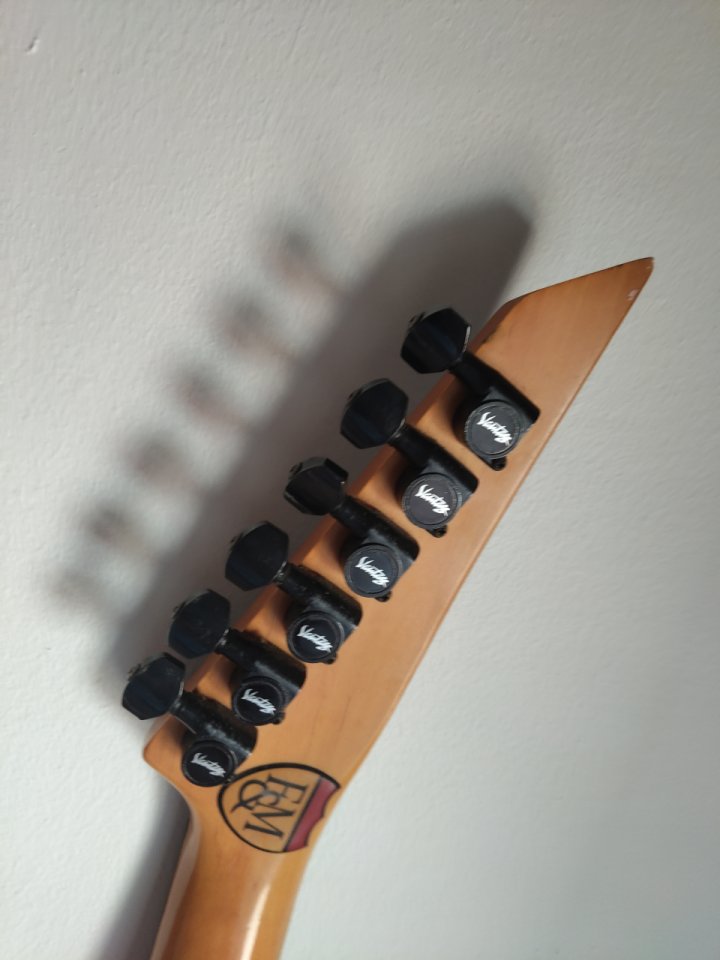 Guitarra eléctrica y española de segunda mano · Foto 4 de 7 · Barcelona