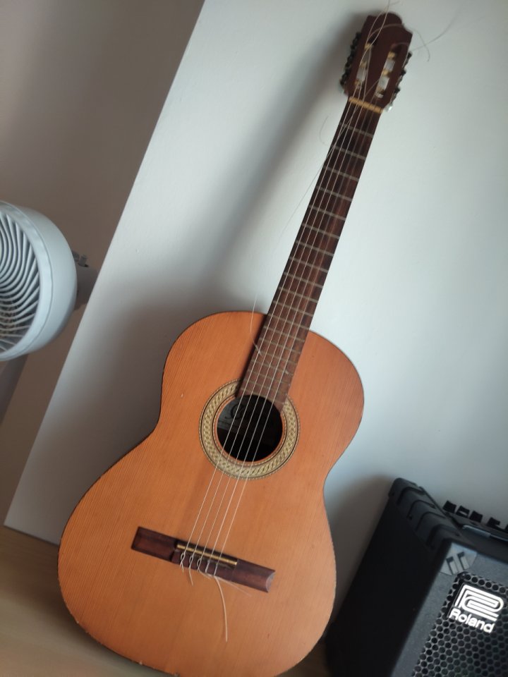 Guitarra eléctrica y española de segunda mano · Foto 5 de 7 · Barcelona