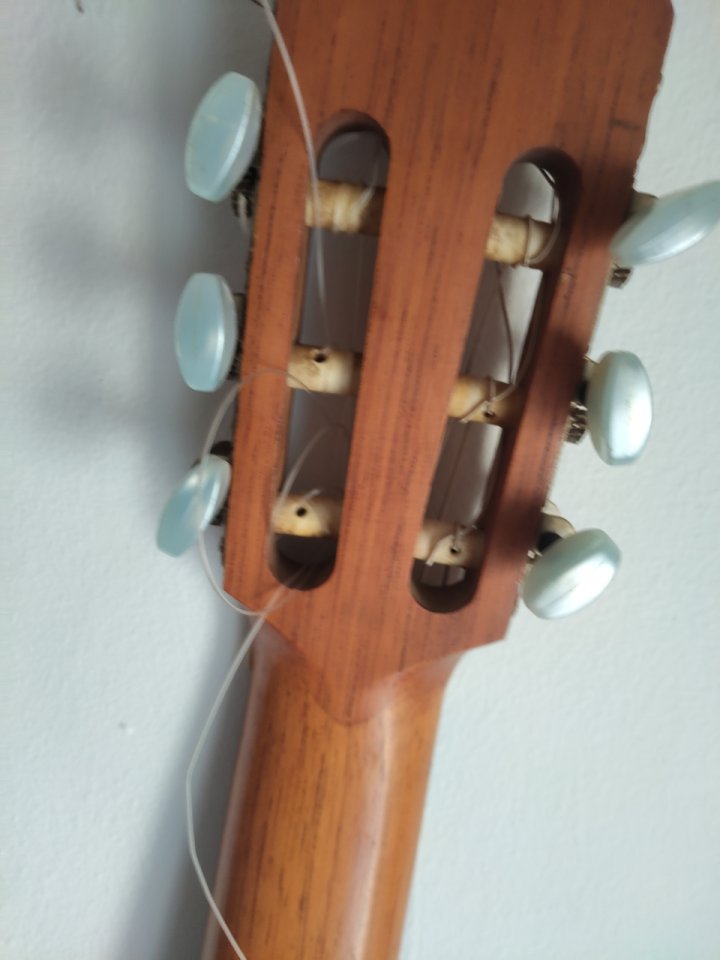 Guitarra eléctrica y española de segunda mano · Foto 6 de 7 · Barcelona