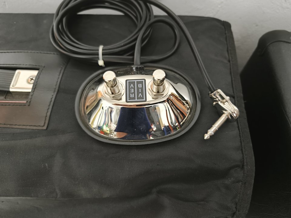 FENDER 65 DELUXE REVERB de segunda mano · Foto 4 de 4 · Málaga · 1350 €