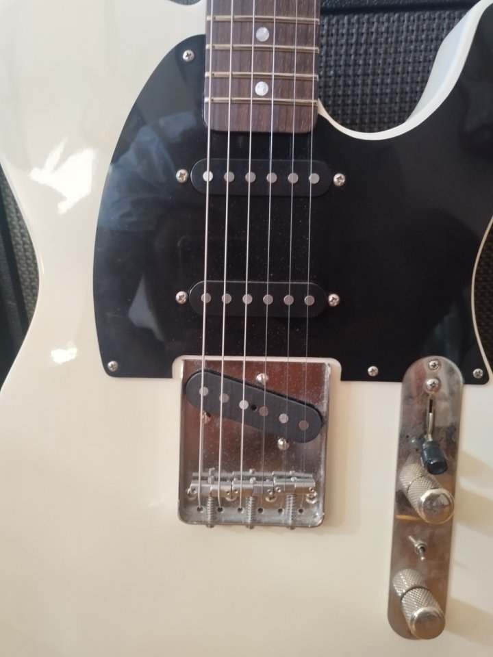 Telecaster luthier tres pastillas de segunda mano · Foto 3 de 5 · Asturias · 1200 €