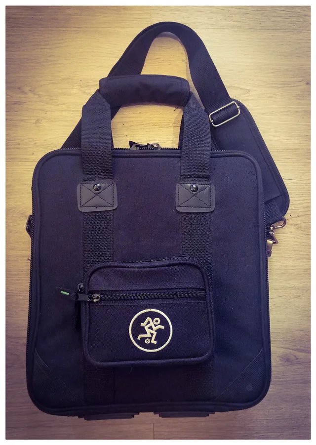 MACKIE PROFX10 V3 (con funda original). A estrenar de segunda mano · Foto 4 de 4 · Madrid · 200 €