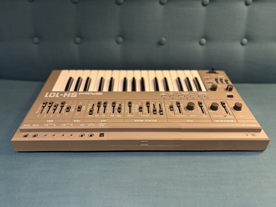 Roland SH-101 + Flightcase