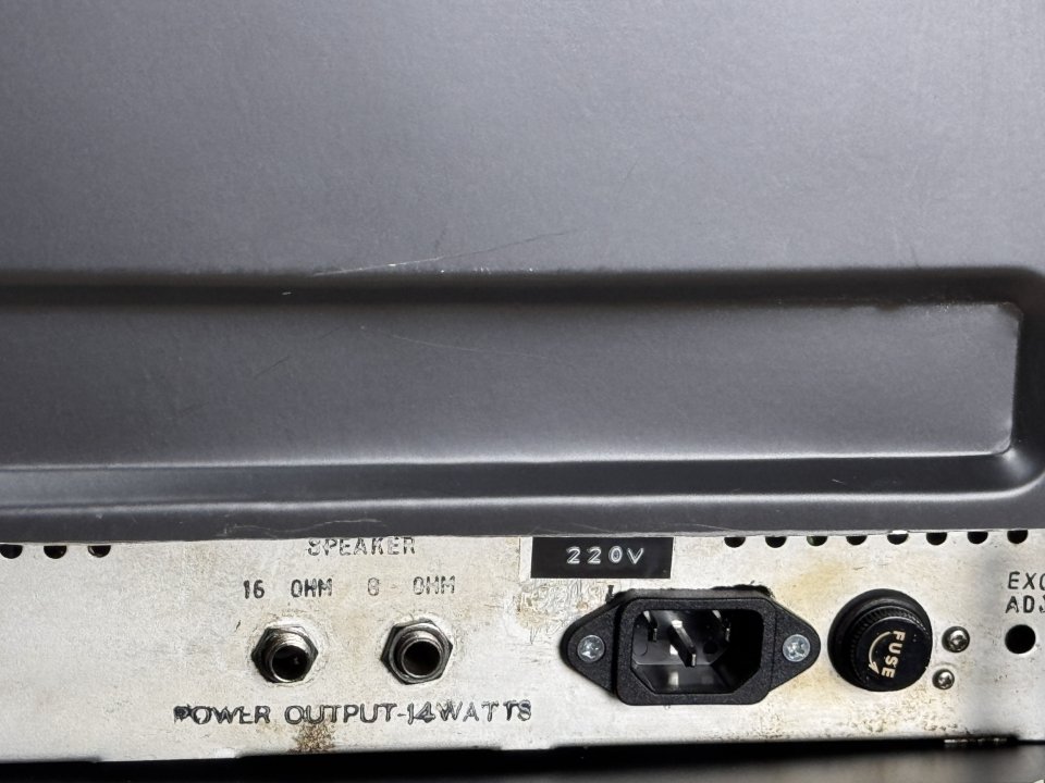 Mítico Filmosound 385 (EL84) modificado por Amptek