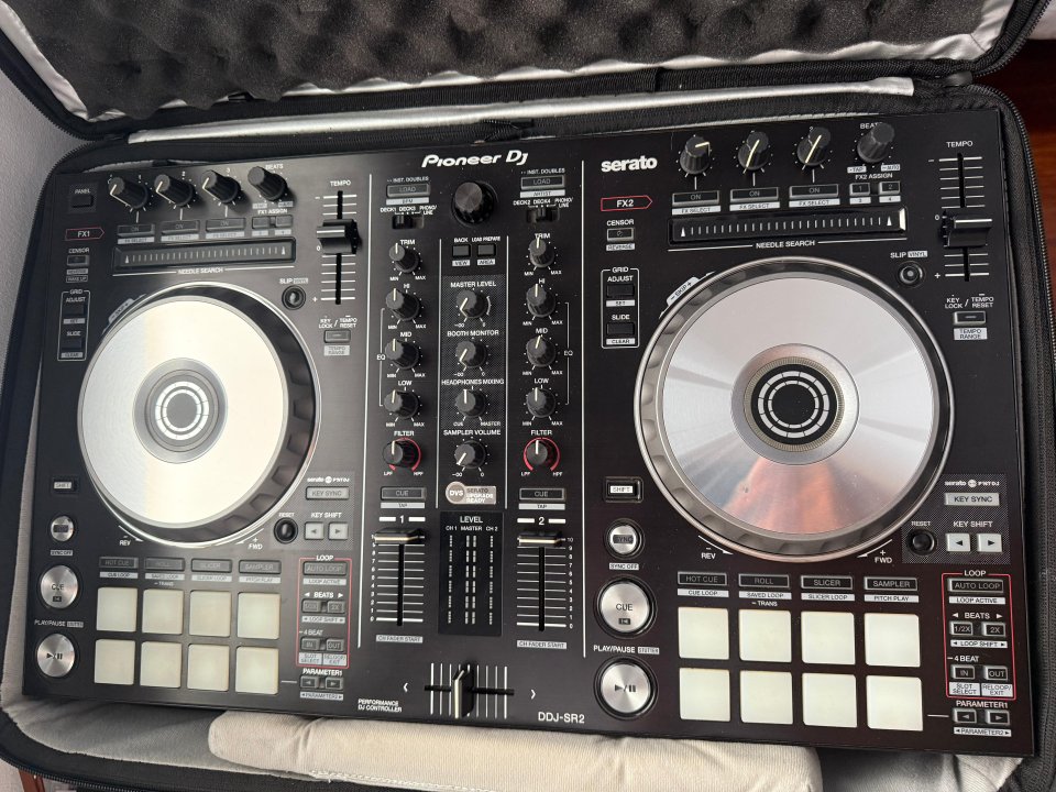 Pioneer DDJ SR2