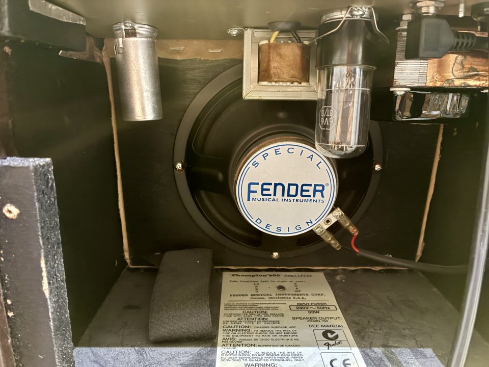 Fender Champion 600 de segunda mano · Foto 7 de 9 · Sevilla · 250 €