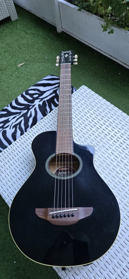 Yamaha APX T2 de segunda mano · Foto 1 de 10 · Madrid · 150 €