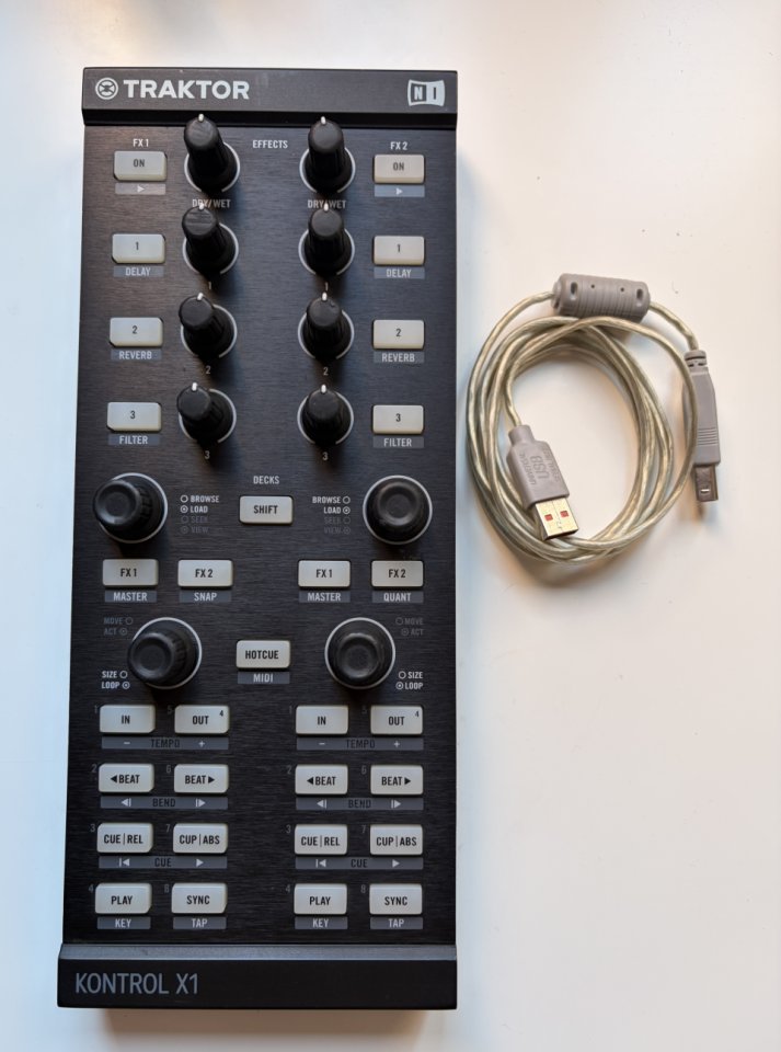 Controlador Traktor X1 de segunda mano · Foto 1 de 2 · Ciudad Real · 70 €