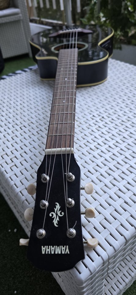 Yamaha APX T2 de segunda mano · Foto 3 de 10 · Madrid · 150 €