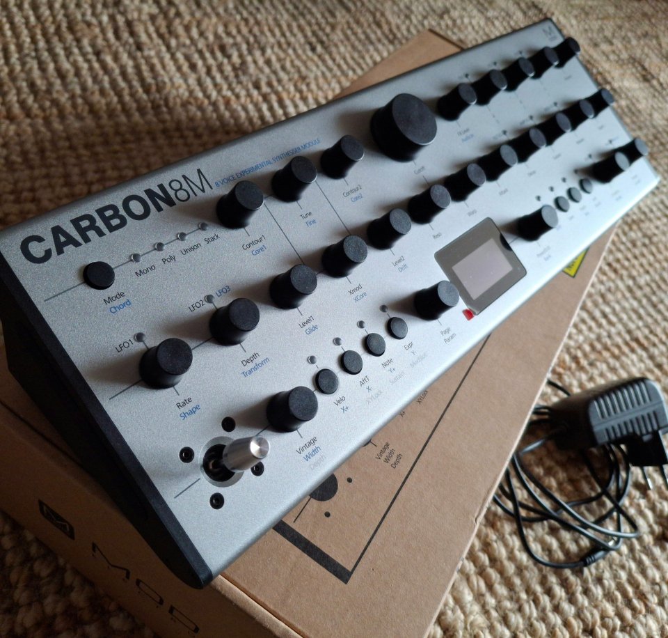 Modal Electronics Carbon 8M de segunda mano · Foto 1 de 4 · Madrid · 610 €