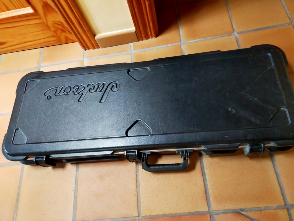 Estuche rígido Jackson de segunda mano · Foto 2 de 2 · León · 100 €