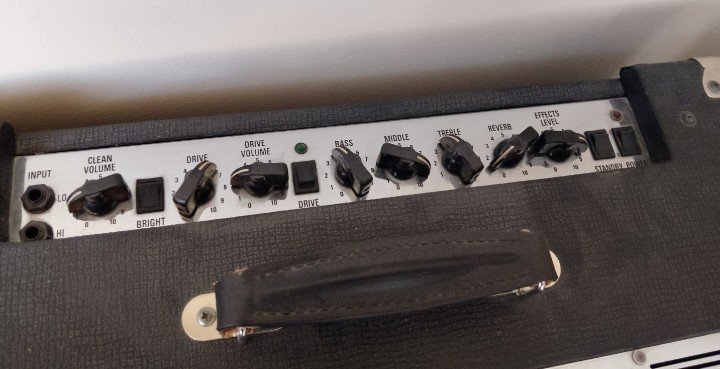 Amplificador LANEY V30 - Válvular de segunda mano · Foto 1 de 3 · Ávila · 375 €