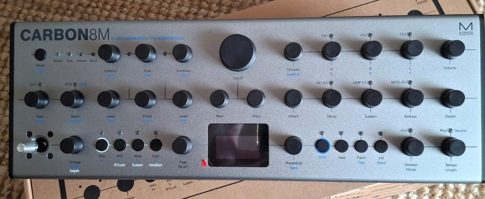 Modal Electronics Carbon 8M de segunda mano · Foto 3 de 4 · Madrid · 610 €