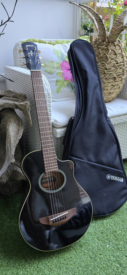 Yamaha APX T2 de segunda mano · Foto 6 de 10 · Madrid · 150 €