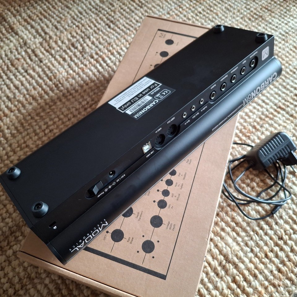 Modal Electronics Carbon 8M de segunda mano · Foto 4 de 4 · Madrid · 610 €