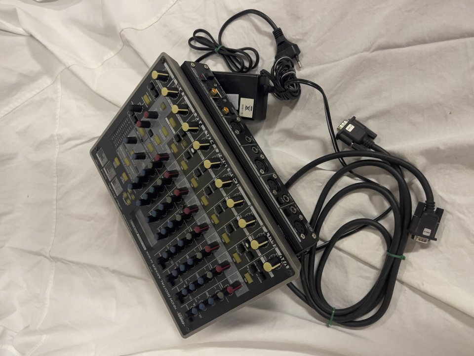 Roland EDIROL M-16DX Mesa digital