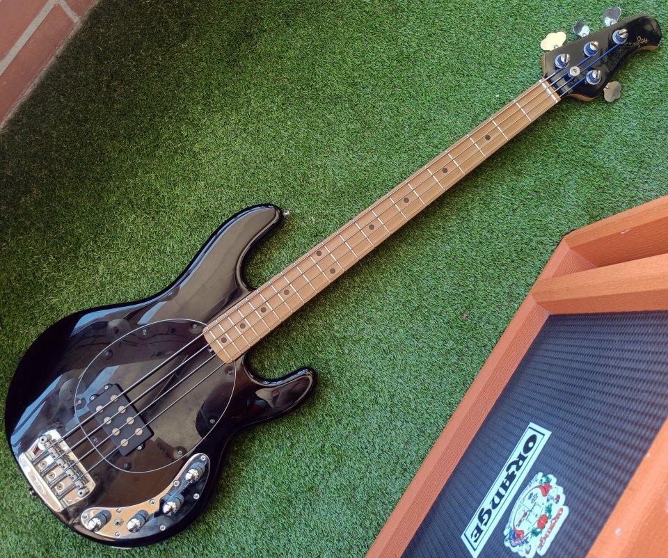 Music Man Stingray 3 EQ H de segunda mano · Foto 2 de 10 · Madrid · 1250 €
